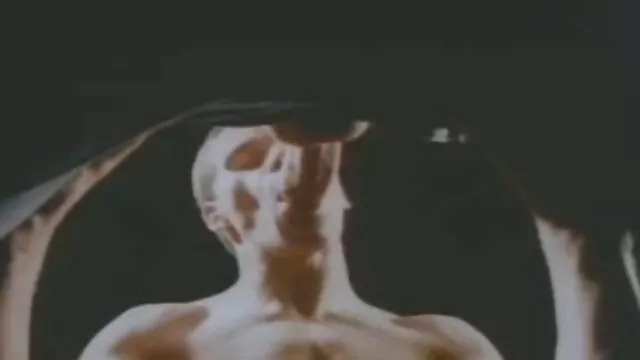 بیمار از licks توپ از یک پزشک و کیرsex