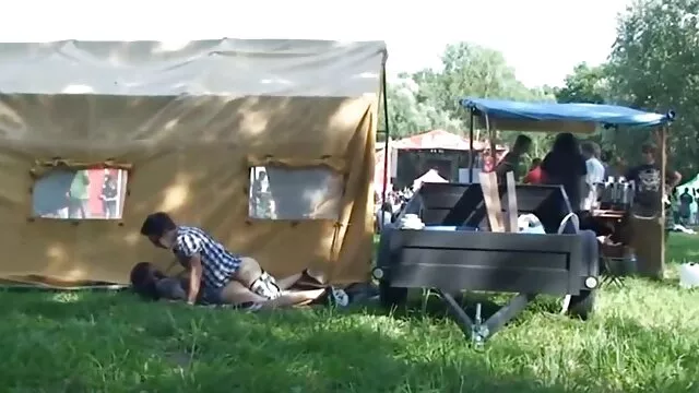 لی داربی در زمان خاموش لباس سكس كون بزرك شب او مایل به جلق زدن