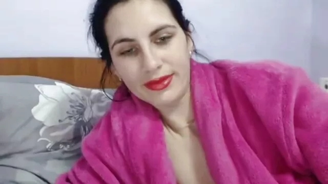 یک دختر می خواهد هر مرد کیروکس سکسی در این خانه!